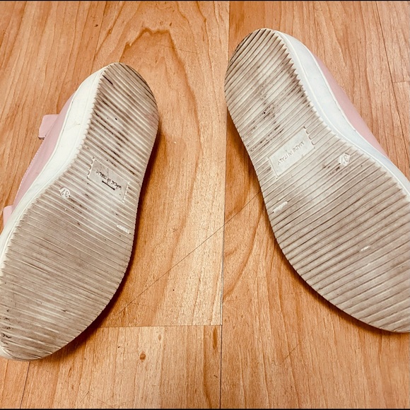 Mimosa shoes size 37 but 38 can wear it too. It is stretching. Pink - Picture 4 of 4